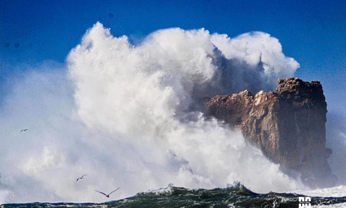 Alcobaca Haus | Nazaré WSL Experience 2025
