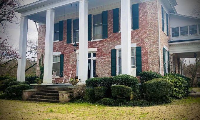 Columbus Bed & Breakfast | Near Columbus AFB and MSU - Sleeps 8 with locally sourced + fresh breakfast