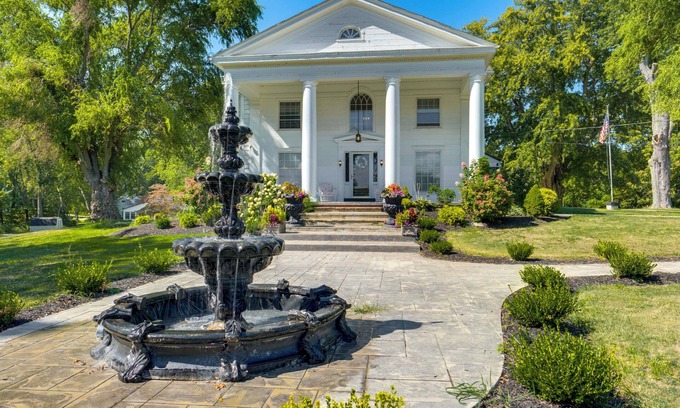 Conneaut Haus | Near Lake Erie, Harbor & Parks: Conneaut Getaway!