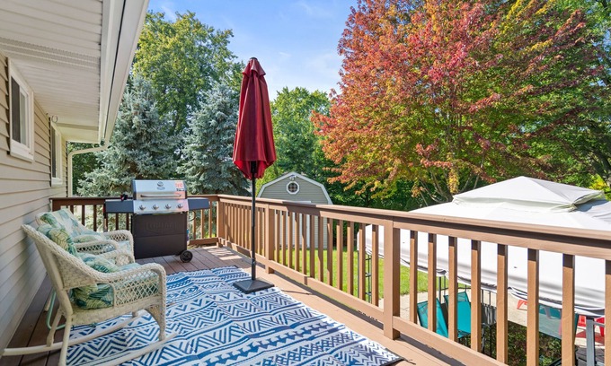 Wasco Haus | Near Chicago&O’Hare/King Bed/WiFi+Game room