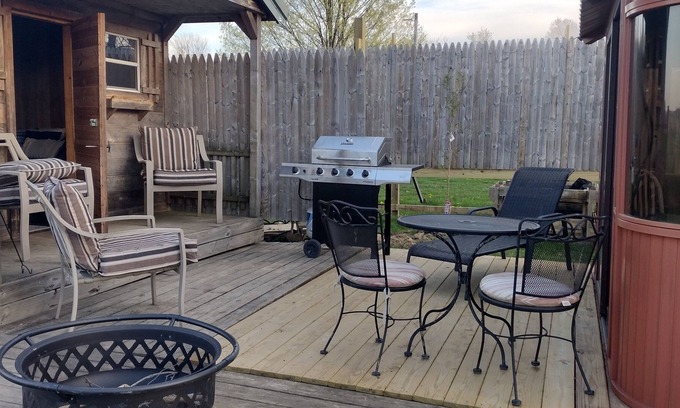 Kinsman Kabine | Near Pymatuning Lake (4 miles), kyaking, Deer Park, and fishing on site