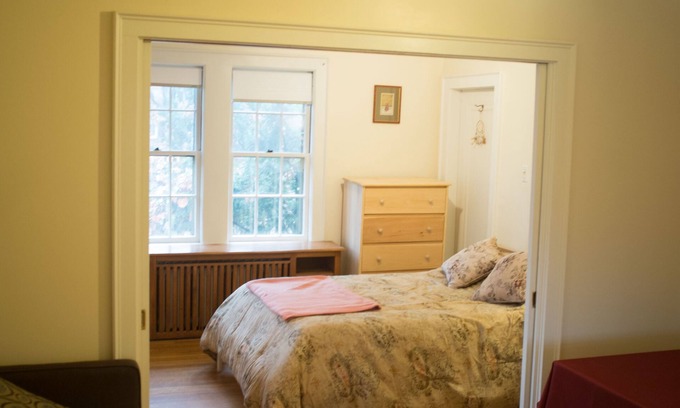 West Cambridge Wohnung | In der Nähe von malerischen Fresh Pond, Charles River, Geschäfte, Harvard Sq Zugang, kostenlose Parkplätze