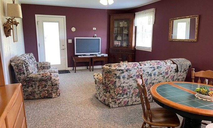 Pocomoke City Wohnung | Nearby historic Berlin, Ocean City boardwalk, Chincoteague Island, state parks