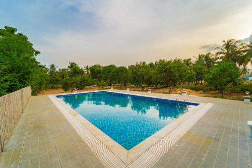 Kalapettai Haus | Neithal Farm Resort with Swimming Pool by Roscotel