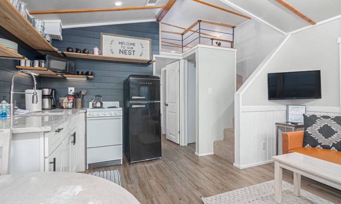 Spring Branch Wohnung | Nest · Texas Tiny House with a Big View