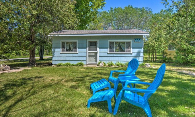 Charlevoix Haus | Nestle by Lake Charlevoix Cottage Pets Welcome!