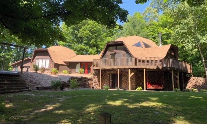 Williamsburg Haus | 1-of-a-kind Geo-Ferienhaus; 4K sq ft, schläft 10, 5bd / 3. 5ba in der Nähe des Michigansees