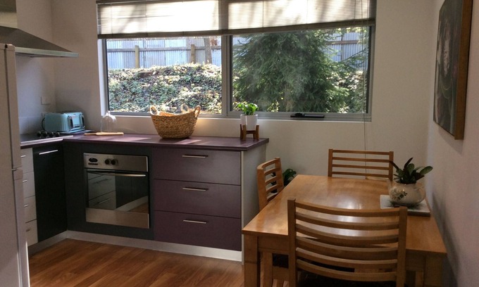 Ulverstone Wohnung | Nestled on the picturesque Leven River