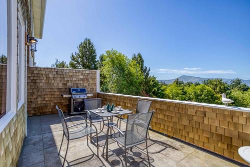 Netarts Haus | Netarts Lookout - Meredith Lodging
