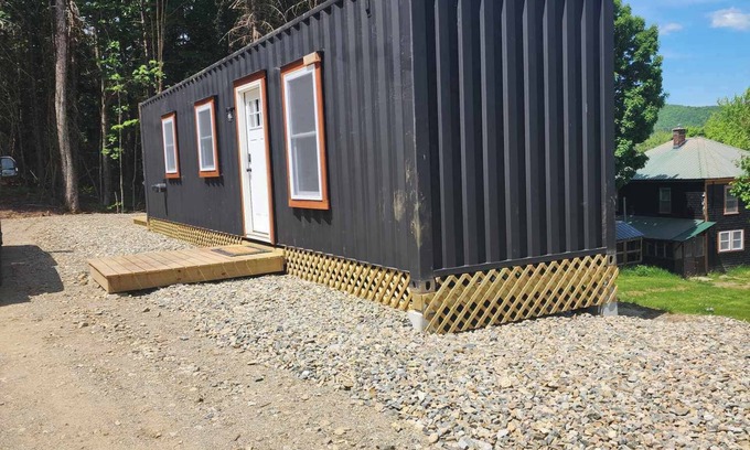 Errol Kabine | New 1 bedroom Container cabin with direct trail access (cabin 3)