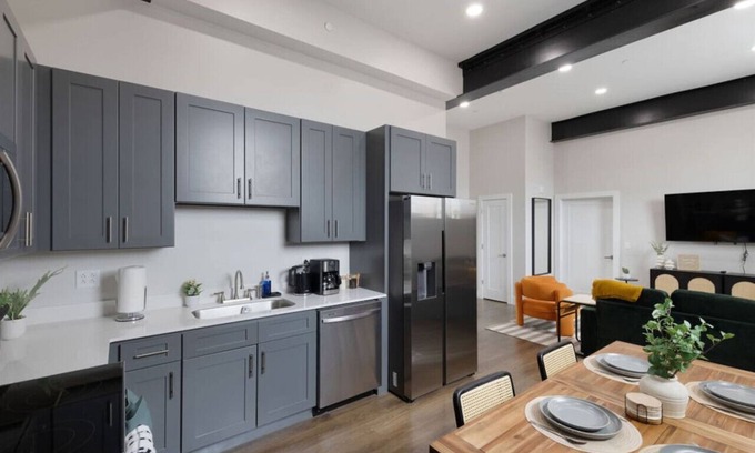 Cleveland Wohnung | New 1Bed/1Bath | Parking | 10min to Downtown | Zoo