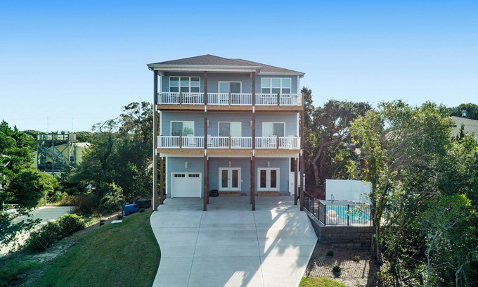 Emerald Isle Haus | New 2025 4 BR Luxury Home w/Pool, Elevator, Gourmet Kitchen & Ocean-Sound Views