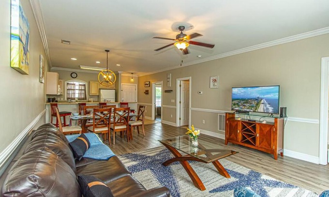 Central Myrtle Beach Wohnung | NEW 2BR 2BA Beachy Golf Villa Near Beach