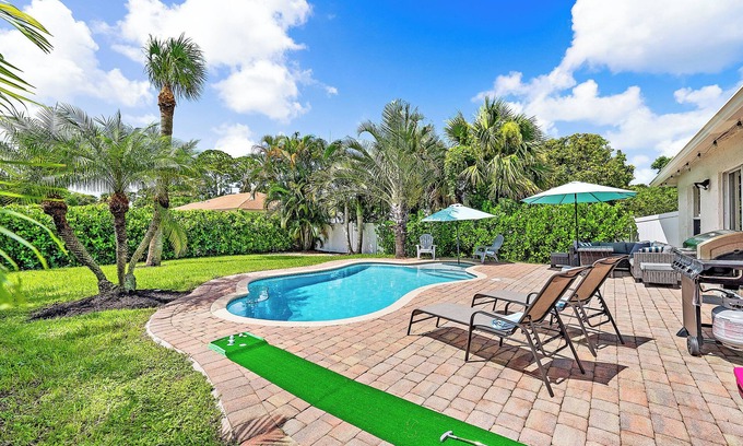 Jupiter Haus | *NEW 3/2 Pool Home, Private Yard, Great Location!