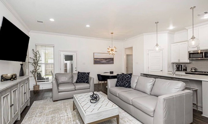Highlands - Perkins Haus | NEW 3 BD/2.5BA Townhouse by LSU