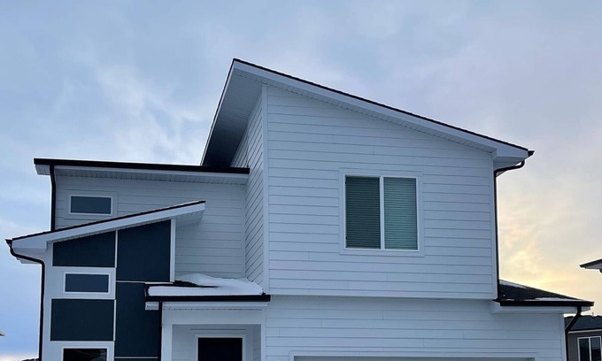 Grimes Haus | New 3 Bedroom House with attached Garage Parking