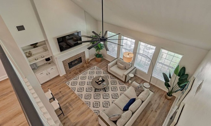 College Park Haus | New! 4BR/Easy Access to all Woodlands amenities