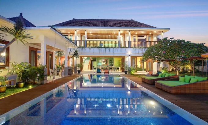 Berawa Villa | New! 6bed Canggu Atlas Villa: Staff*Brunch*BBQ*Pool Table* 5mins walk 2 Beach