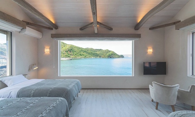 Kawana Haus | New 76m2 coastline COVE KAWANA Shabby chic oc/Ito Shizuoka