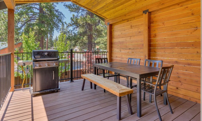 Y Area Haus | NEW! AC, Hot Tub, Grill, Newly Built, Open Floor Plan, Wifi, 4 of 6 – Emerald Bay Retreat