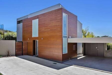 Blackmans Bay Haus | New Architect designed Coastal retreat-water views