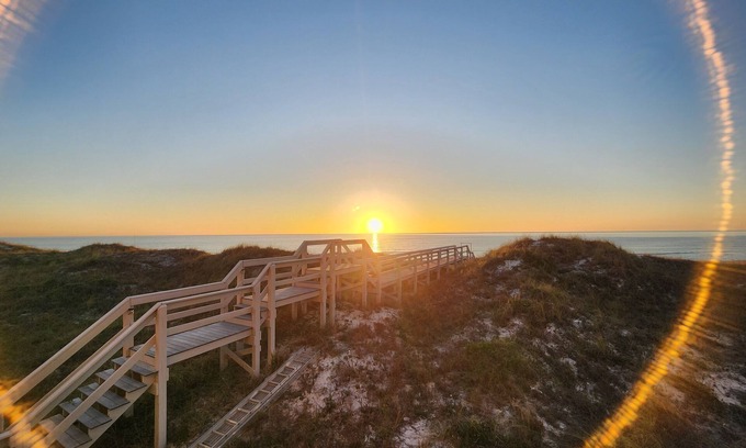 Cape San Blas Haus | NEW BEACHFRONT-2 masters-hot tub-game room-gated Ovation w/Amenities, dogs OK!