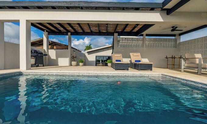 Pos Chiquito Haus | New BeachSide 3BR w/ Private Pool Ocean View