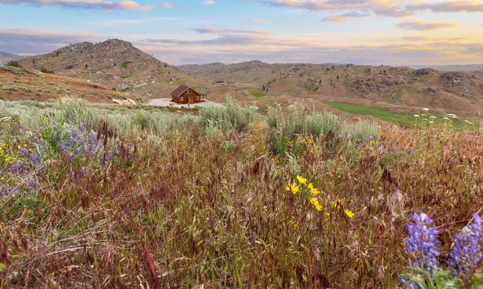 Brewster Kabine | Beautiful Mountain Views, Abundant Wildlife & Dark, Dark Skies