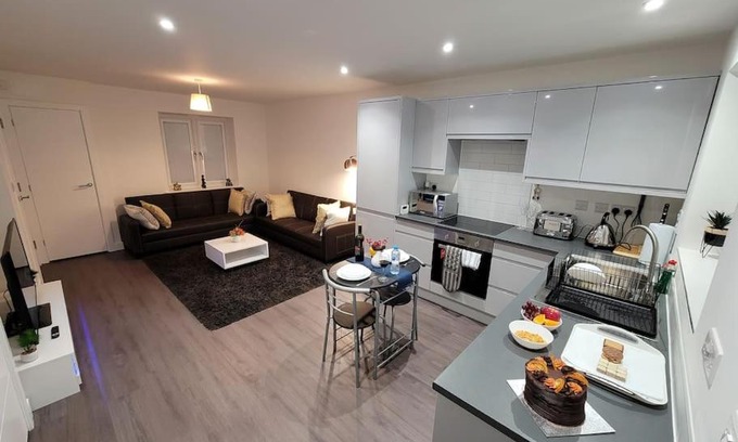Haversham Haus | New build home with WI-FI, Smart TV, dedicated office floor, large terrace and Free parking