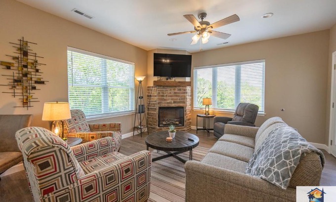 Branson Haus | NEW BUILD - Walk-In - Resort Amenities - Near 76 Strip - FREE TICKETS INCLUDED - FH-G201