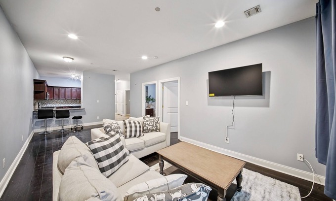 Passaic Eigentumswohnung | NEW! Comfortable 2BR Retreat 15 Min to NYC