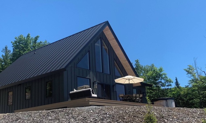 Bethel Skihütte | NEW Construction! Modern chalet with spectacular views near Sunday River!
