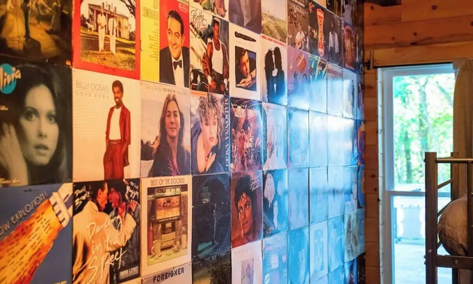 Triadelphia Haus | New Converted 3BR, 2BA barn, in wild, wonderful West Virginia with AC, WiFi