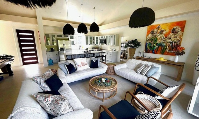Adelaide Haus | New cozy 2-bedroom house with Pool. Introductory Price.