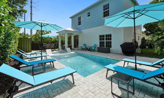 Delray Beach Haus | NEW Designer's Dream Delray Beach Oasis w/ Private Pool, Patio, close to Ave!
