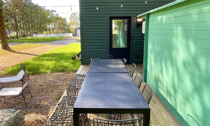 Three Oaks Haus | New! Downtown Three Oaks -15min to Beach! Lively Modern Family-Friendly +Cabin