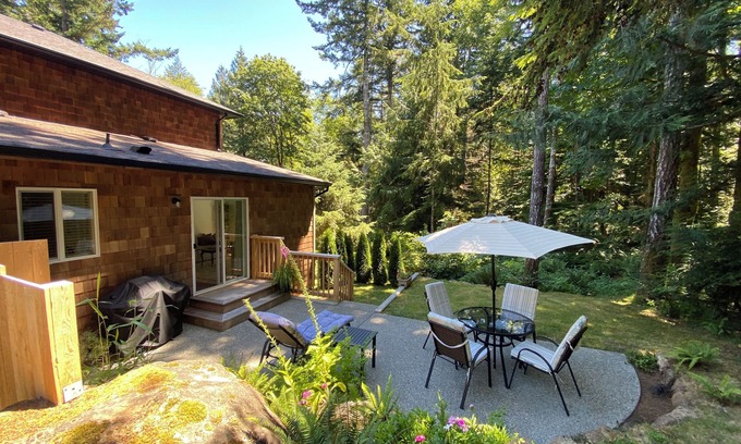Sooke Haus | Cozy, very clean, forest setting. New King bed, tranquil space, close to town.