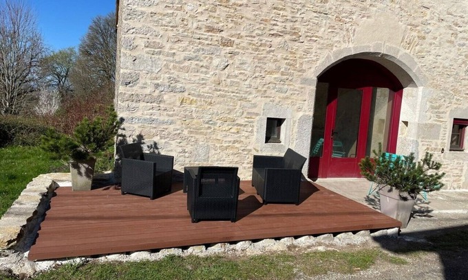 Baresia-sur-l'Ain Haus | New gite in an 18th century Franc-Comtois farmhouse in the heart of the Lake District