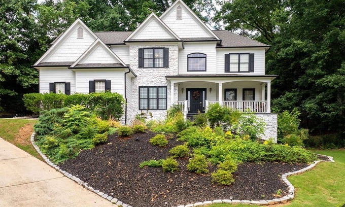 Suwanee Haus | New! - Great Family Home in Suwanee | Dog Friendly | Gas South Arena | Community Pool