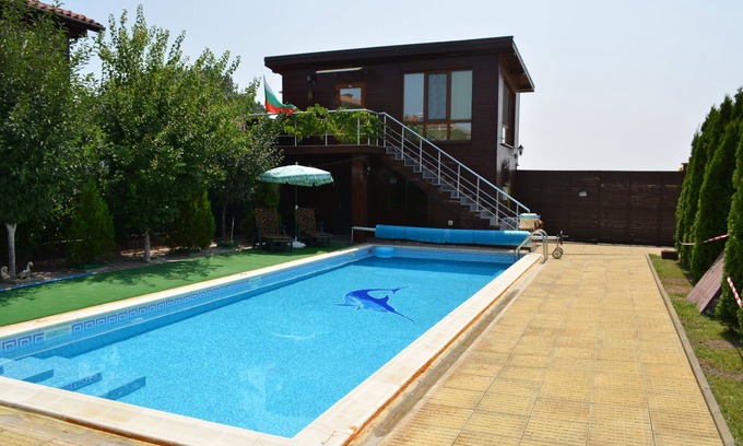 Gyulyovtsa Haus | Neues Gästehaus mit Pool, 12 km vom Badeort Sonnenstrand entfernt