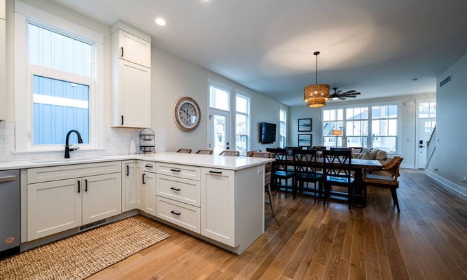 Saint Joseph Haus | New Harbor Shores House with Bunk Beds, terrance, and Pool!