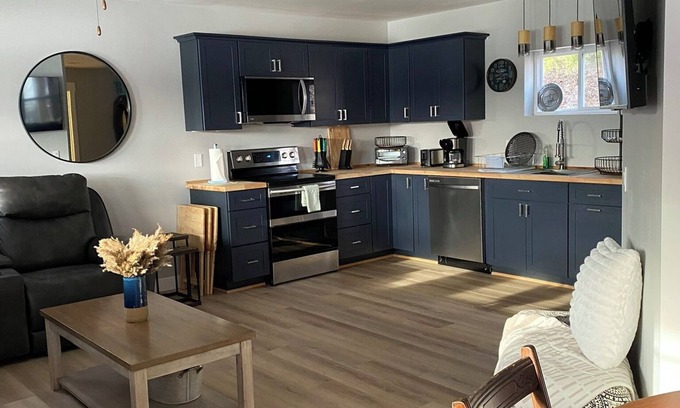 Versailles Haus | New Home w/ Million Dollar Lake View & Dock - Sleeps 6-8 w/ AC and fast WiFi