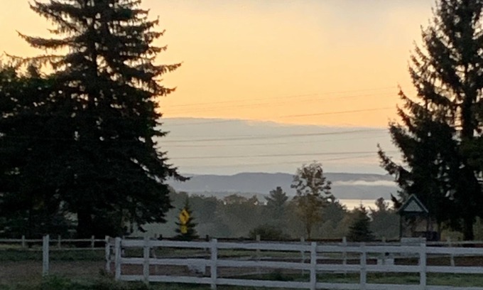 Charlevoix Wohnung | New horse farm apartment, centrally located between 3 N. MI. resort towns