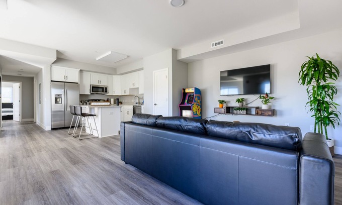 Campbell Wohnung | NEW King bed Apt w/fast WI-FI, centrally located!