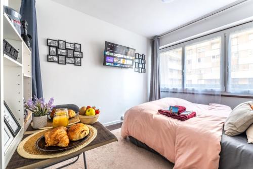Flandres Wohnung | NEW Le Zénith Paris Centre TV WIFI 20mn Louvre Pigalle