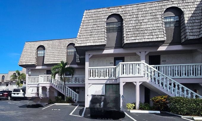 Avon By The Sea Eigentumswohnung | NEW LISTING! 2BR & 2BATH High End Townhome with POOL- RIGHT on the BEACH!