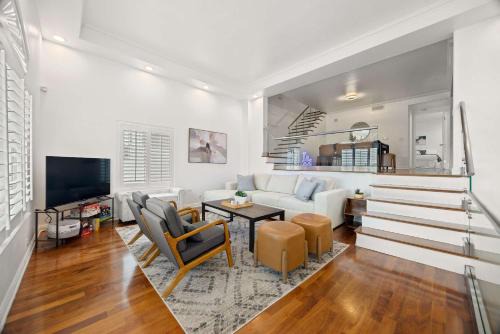 Downtown Los Angeles Haus | New Listing Dodger Clubhouse by Colby & Conrad