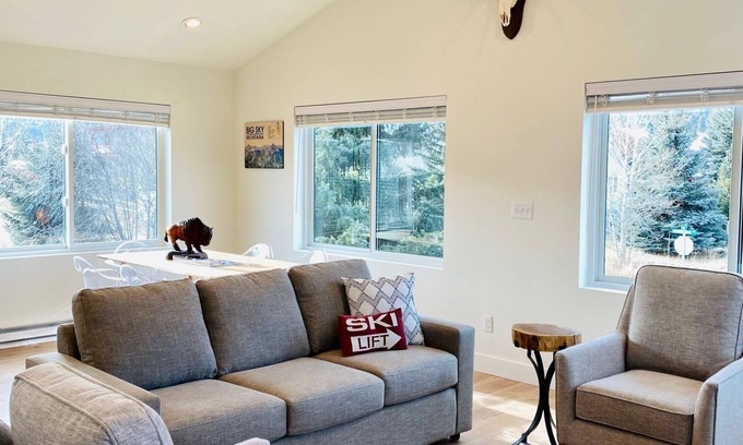 Big Sky Eigentumswohnung | NEW Listing! NEW Build! Condo is 1-block walk to restaurants, shopping, concerts