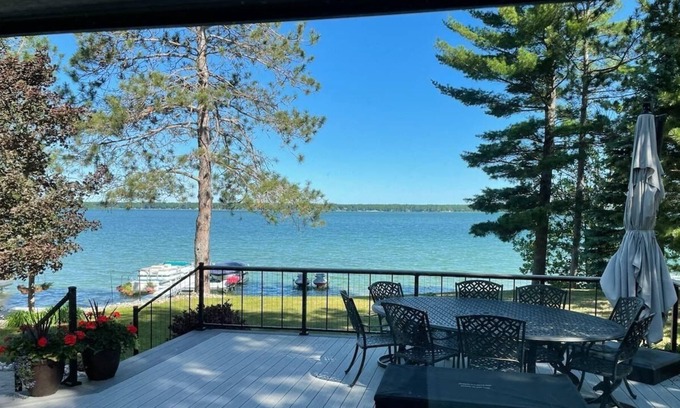 Lewiston Haus | New Listing on West Twin Lake - Bennington Pontoon Available to Rent