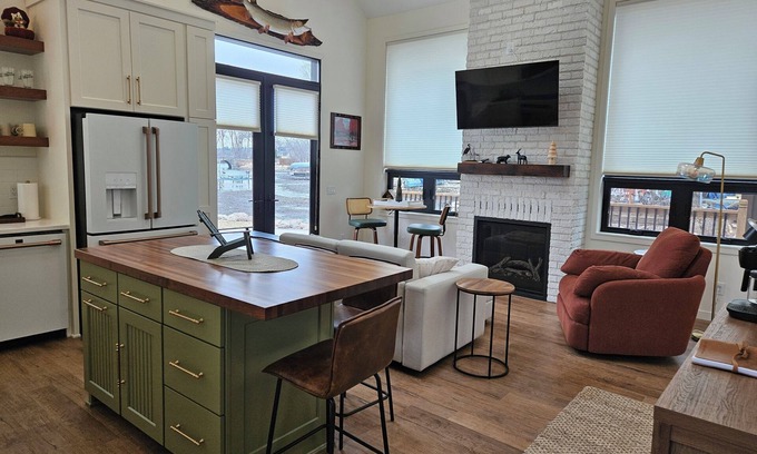 McFarland Haus | NEW! Loft-Style 2BR Haven, Minutes to Madison